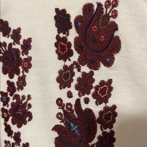 🐢Anthropology Tiny size M Agatha boho Embroidered White& Burgundy Women's Top - Picture 9 of 11
